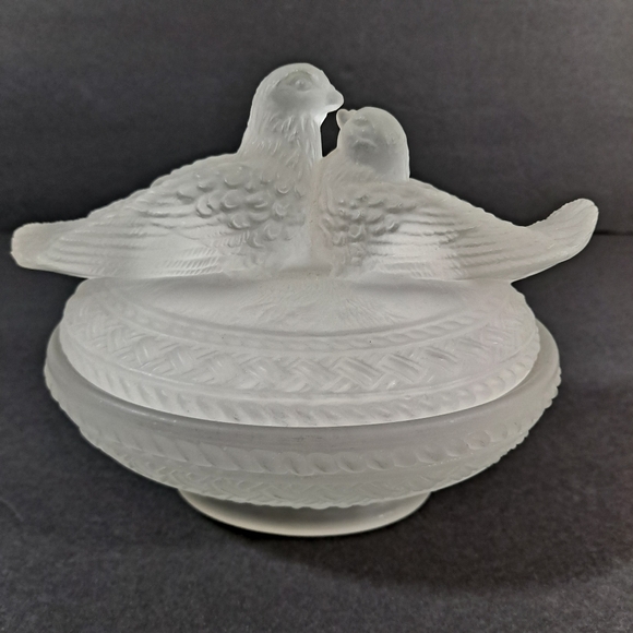 SOLD Vintage Clear Frosted Glass Dove Covered Dish Farmhouse Country Decor - Picture 13 of 13